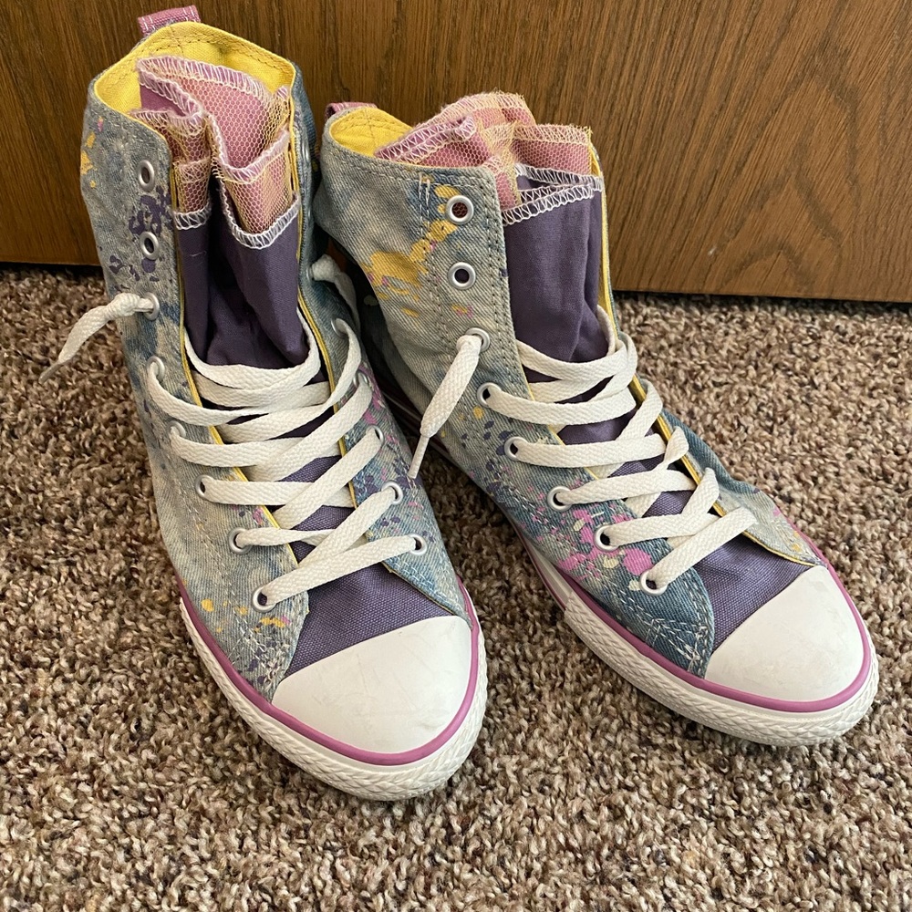 Big kids high top Converse sneaker